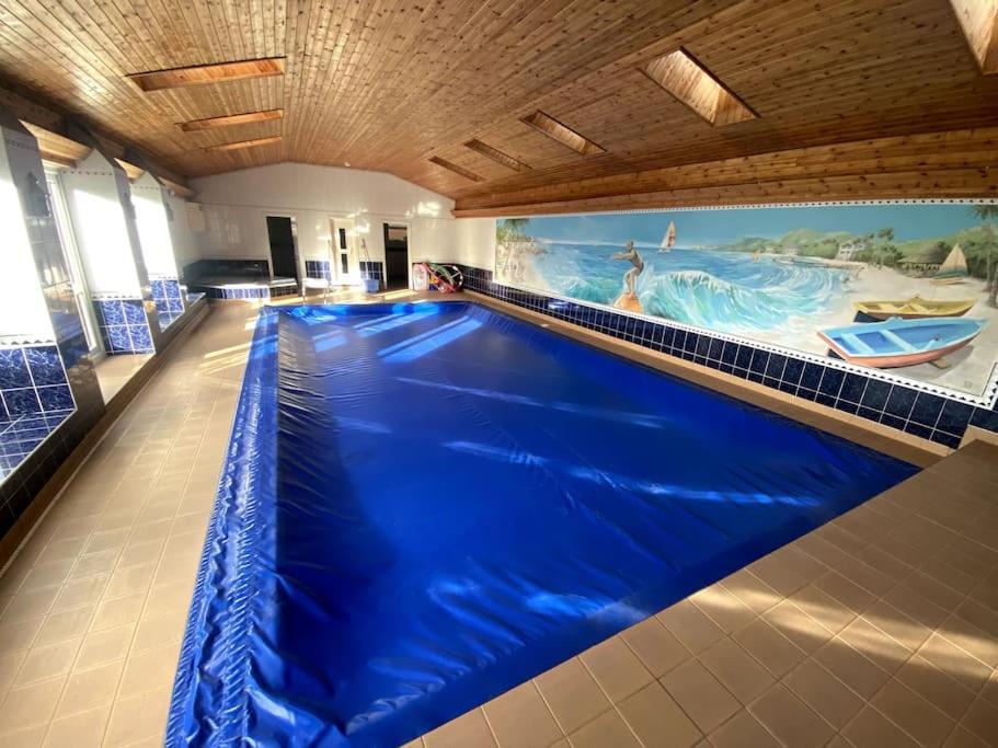 Vast, Elegant Home With Indoor Pool & Sauna Near Popular Golf Course Kington  Dış mekan fotoğraf