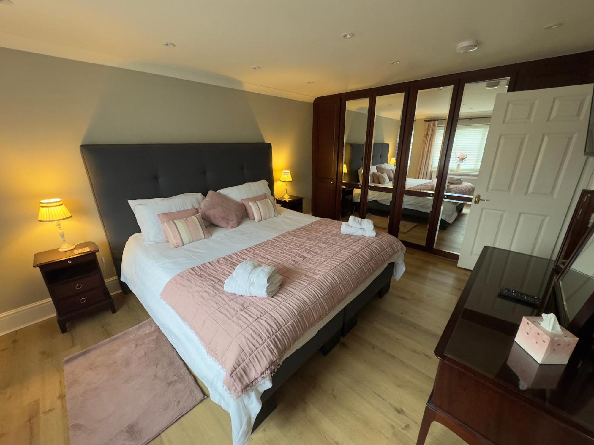 Vast, Elegant Home With Indoor Pool & Sauna Near Popular Golf Course Kington  Dış mekan fotoğraf