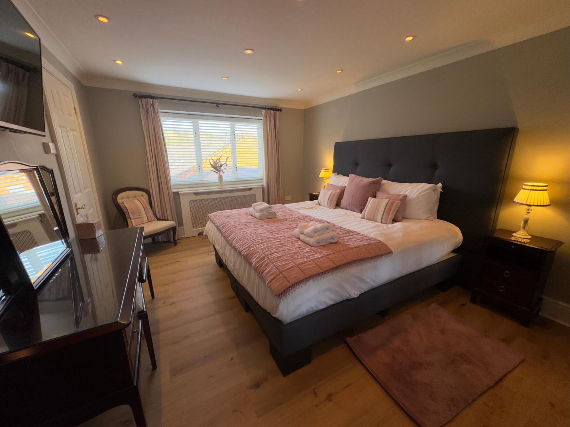 Vast, Elegant Home With Indoor Pool & Sauna Near Popular Golf Course Kington  Dış mekan fotoğraf