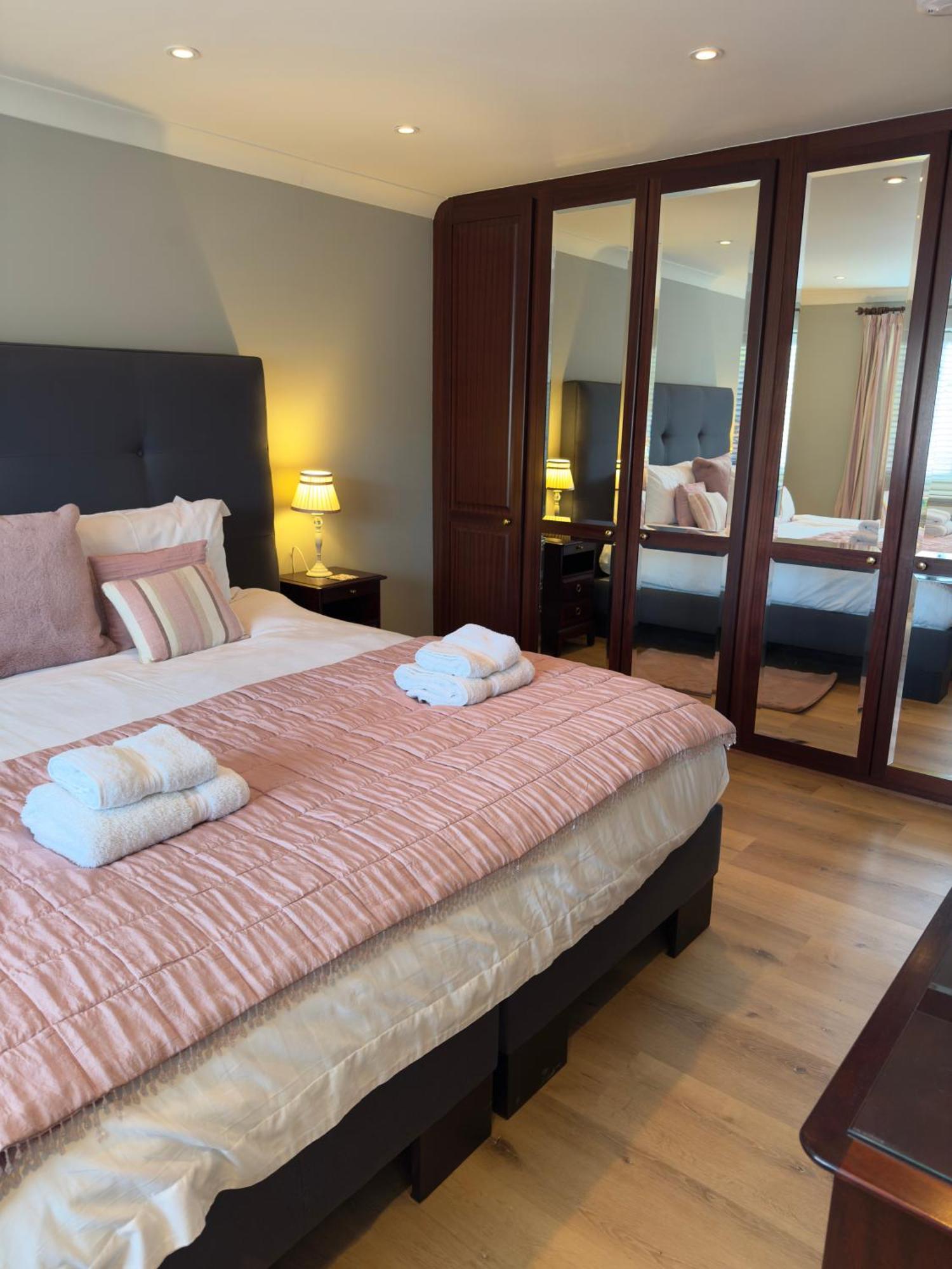 Vast, Elegant Home With Indoor Pool & Sauna Near Popular Golf Course Kington  Dış mekan fotoğraf