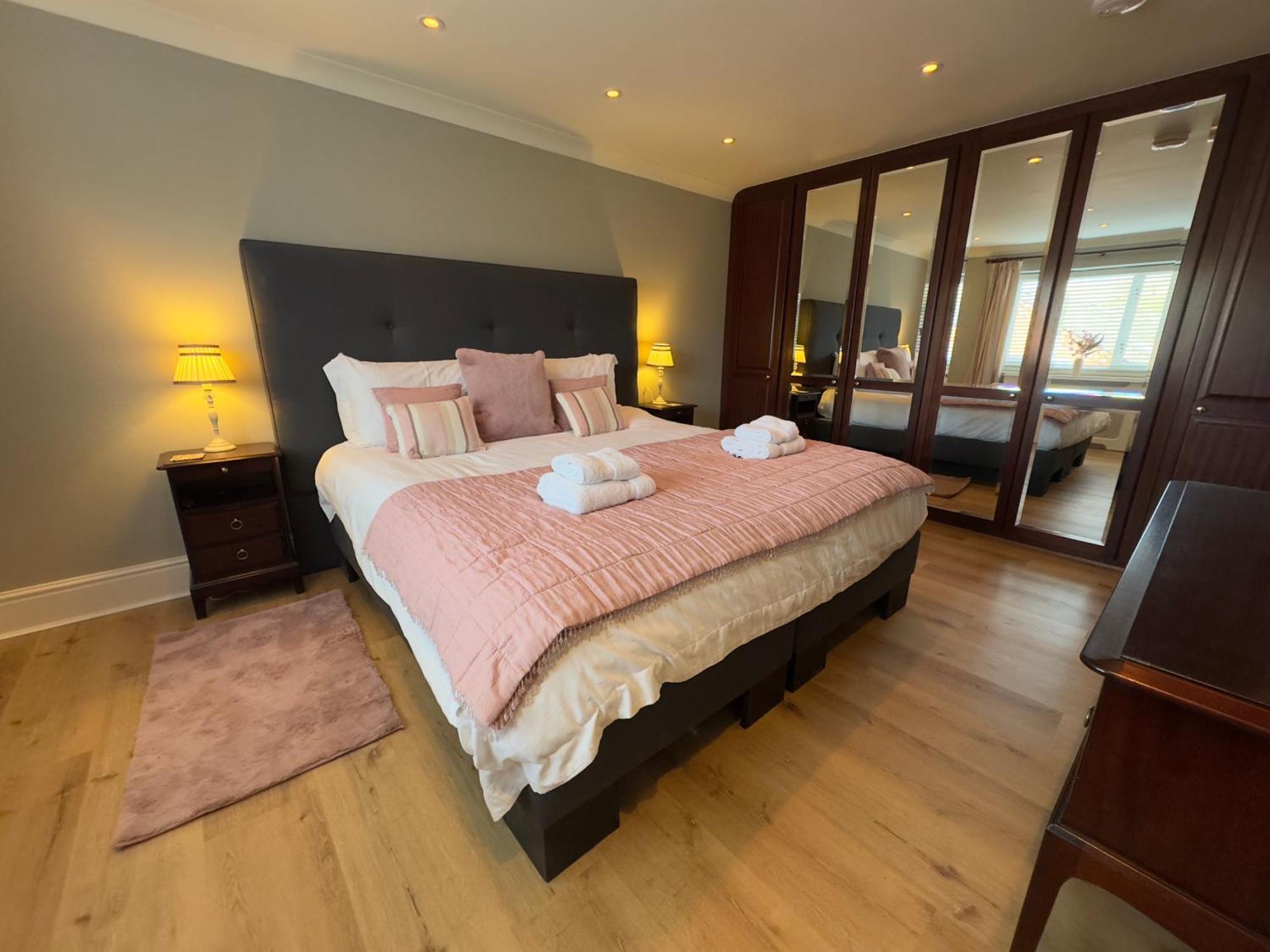 Vast, Elegant Home With Indoor Pool & Sauna Near Popular Golf Course Kington  Dış mekan fotoğraf
