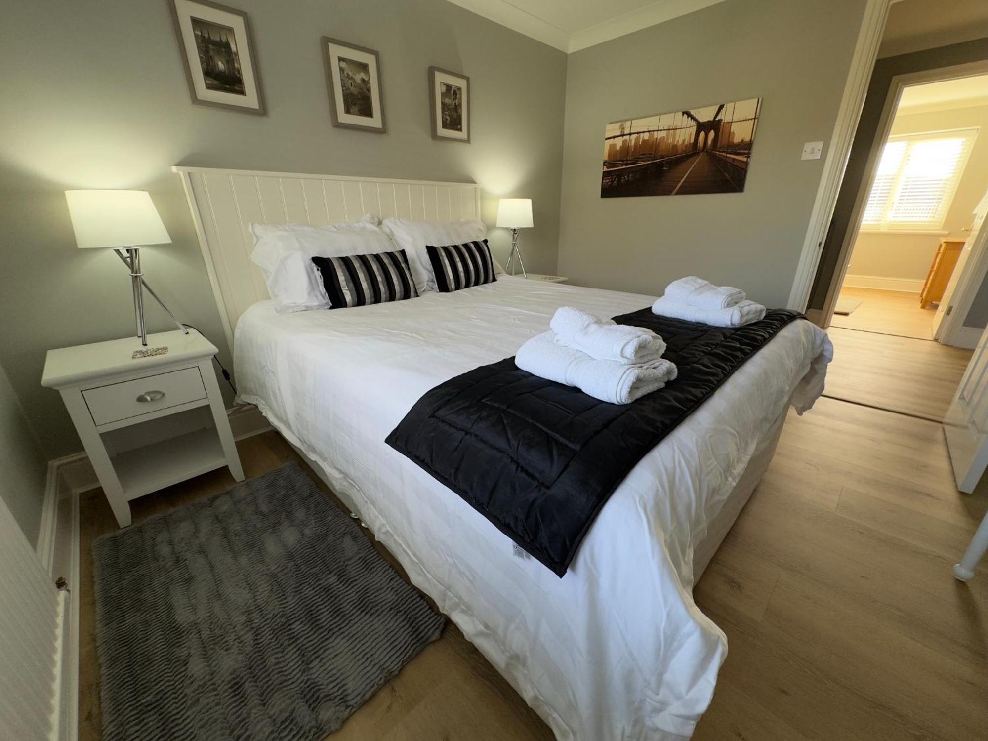 Vast, Elegant Home With Indoor Pool & Sauna Near Popular Golf Course Kington  Dış mekan fotoğraf